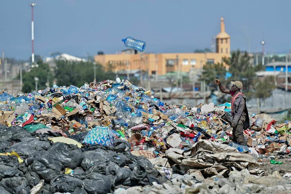 Justice for Waste Workers: Unions and Environmentalists Unite in Plastic Treaty Fight